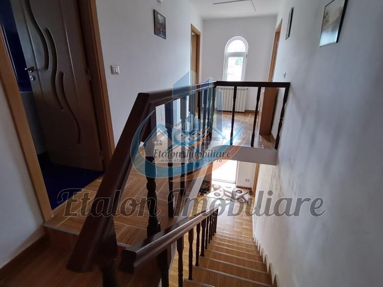 Casă individuală cu 5 camere cu Teren 660 Mp în Periferie
