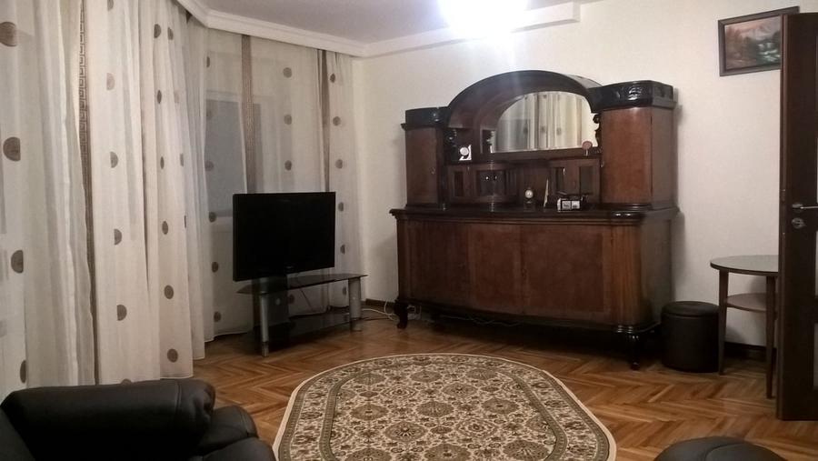 Apartament cu 3 camere decomandat în Libertății
