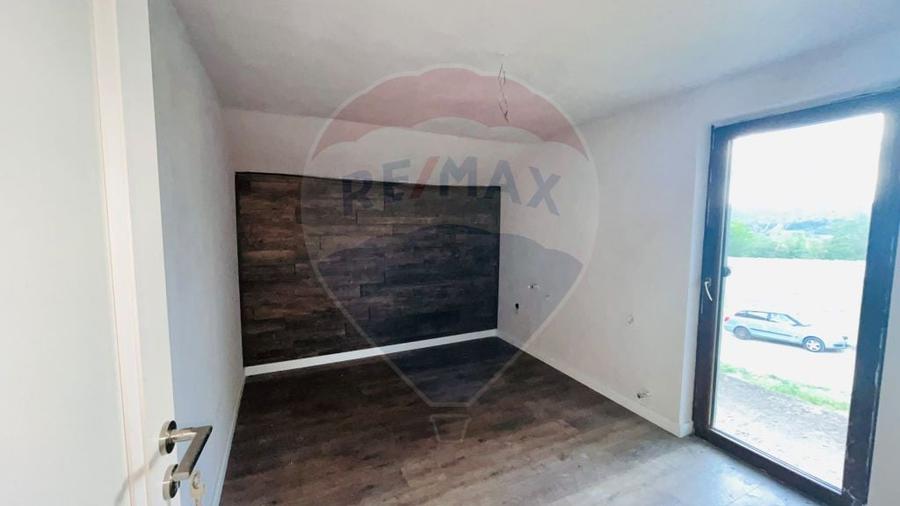 Casă cu 4 camere cu Teren 300 Mp în Hidiș