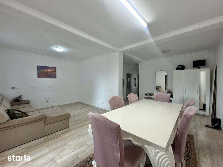 Casă cu 4 camere cu Teren 263 Mp în Sânmihaiu Român