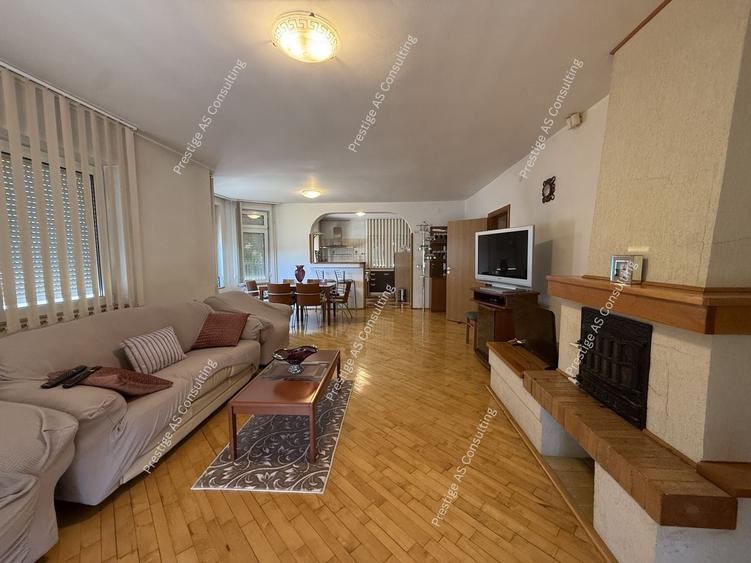 Casă individuală cu 5 camere cu Canalizare în Lipovei