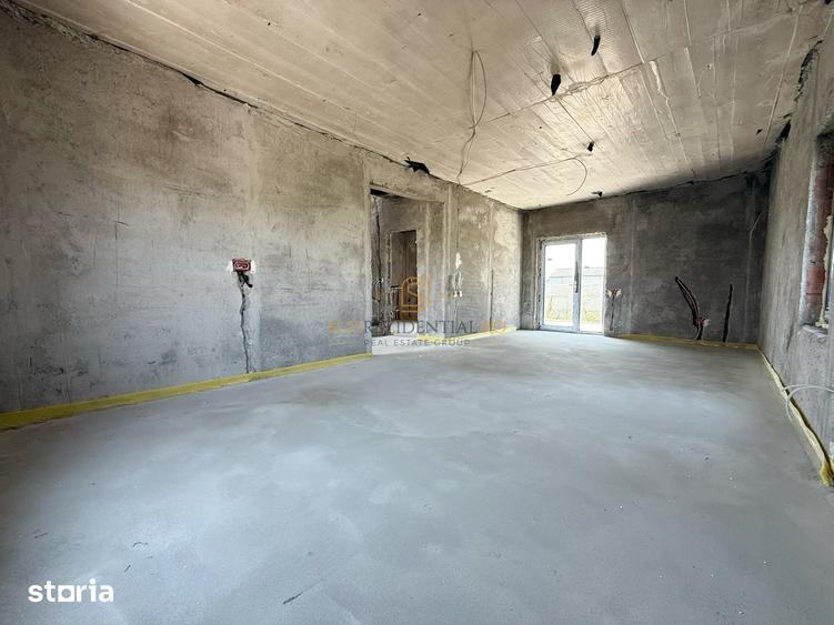 Casă cu 4 camere cu Teren 320 Mp în Vărăști