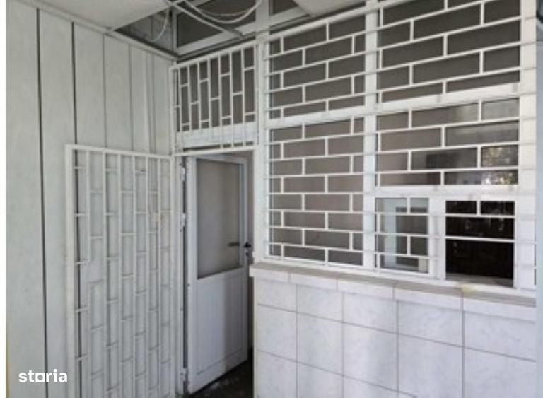 Spațiu comercial, de 37 mp, în Câmpuri