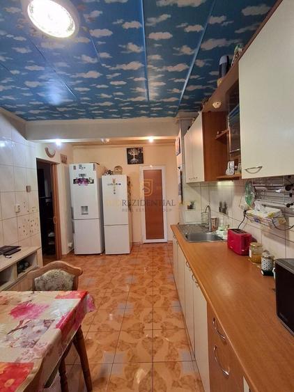Apartament cu 4 camere decomandat, mobilat în Berceni
