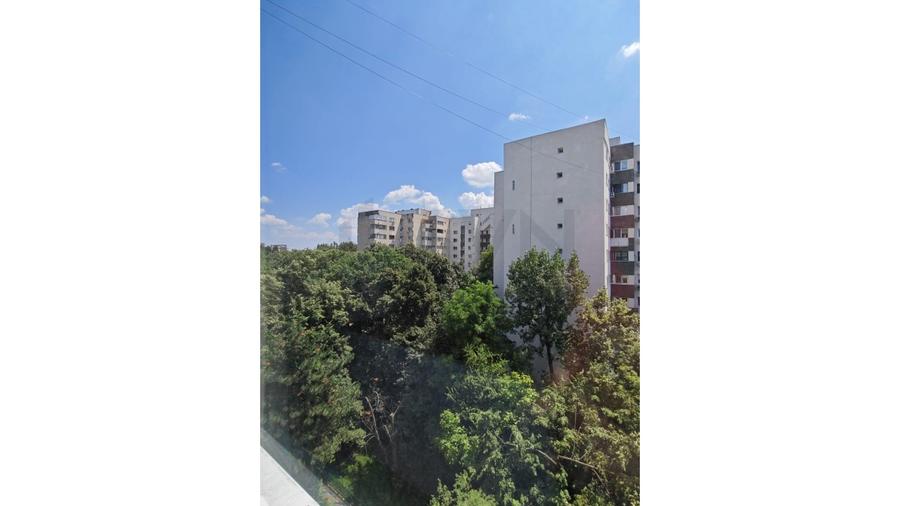 Apartament cu 3 camere semidecomandat, mobilat în Timișoara