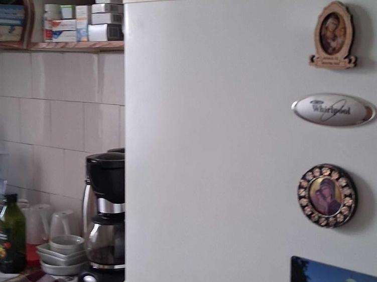 Apartament cu 3 camere semidecomandat, mobilat în Calea București