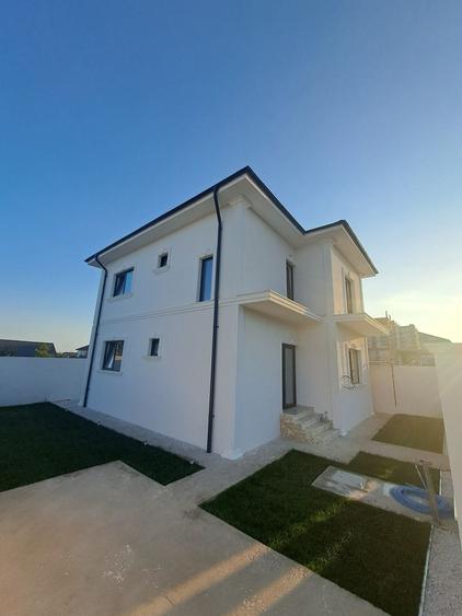 Casă cu 4 camere în Lumina