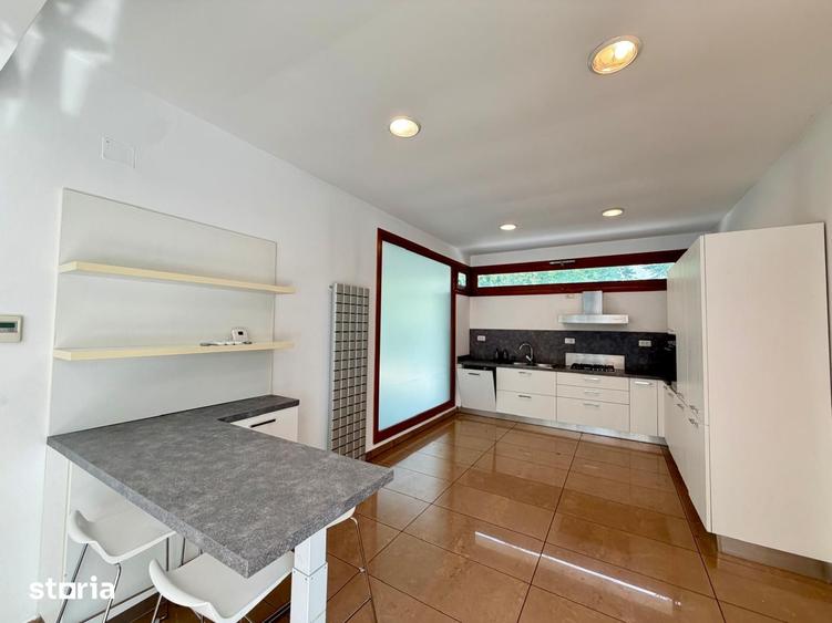 Casă cu 5 camere cu Teren 460 Mp în Central