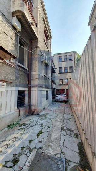 Apartament cu 4 camere semidecomandat, mobilat în Unirii