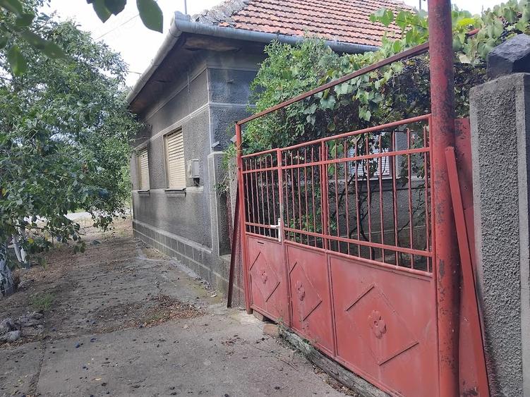 Casă cu Teren 1000 Mp în Central
