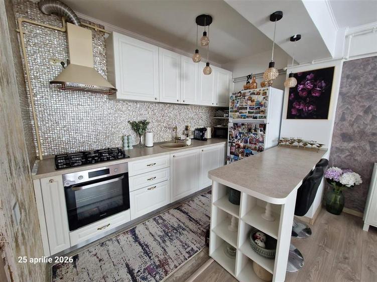 Apartament cu 3 camere semidecomandat, mobilat în Exterior Est