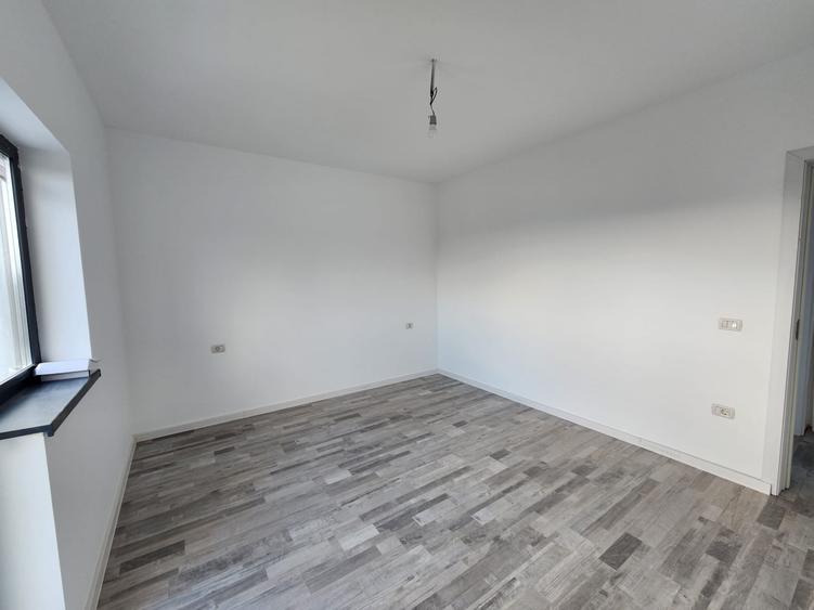Casă individuală cu 4 camere cu Canalizare în Miroslava