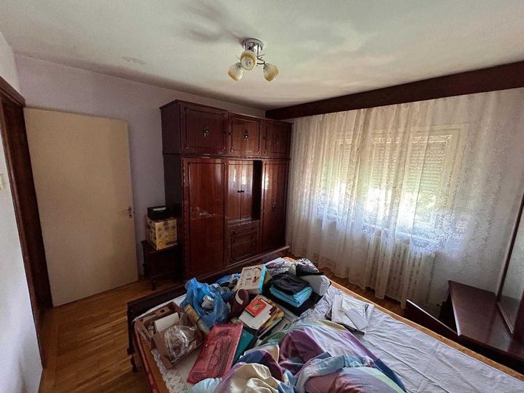 Apartament cu 3 camere decomandat în Rovine