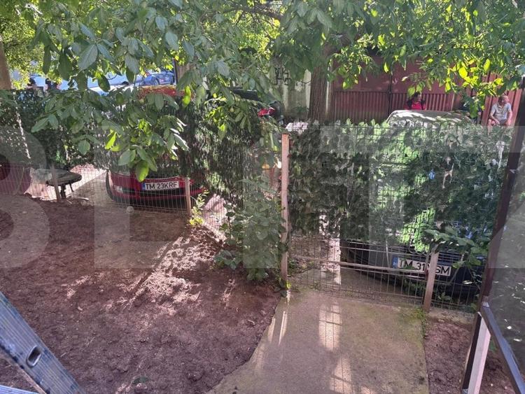 Apartament cu 3 camere semidecomandat, mobilat în Lipovei