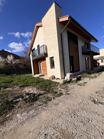 Casă individuală cu 4 camere cu Canalizare în Gilău