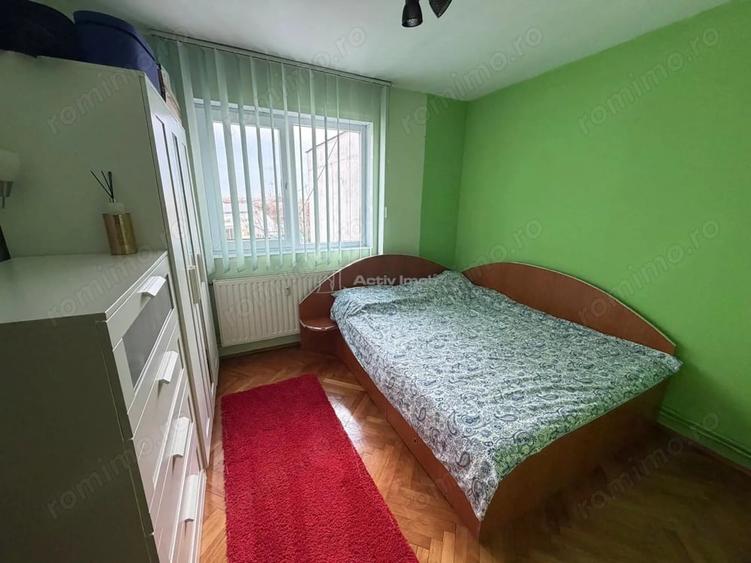 Apartament cu 4 camere semidecomandat în Aurel Vlaicu