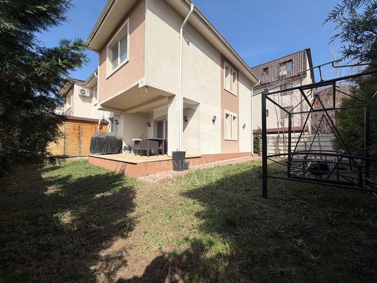 Casă individuală cu 4 camere cu Canalizare în Fundeni