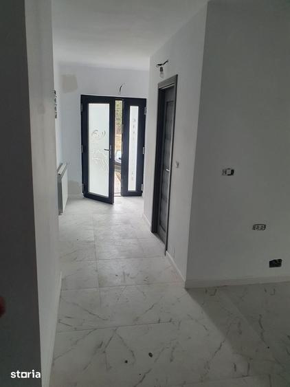 Casă cu Teren 1000 Mp în Mănăstirea Cașin