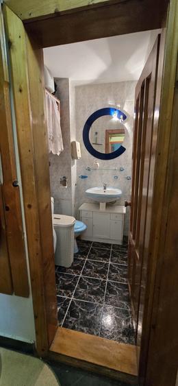 Apartament cu 3 camere decomandat, mobilat în Central