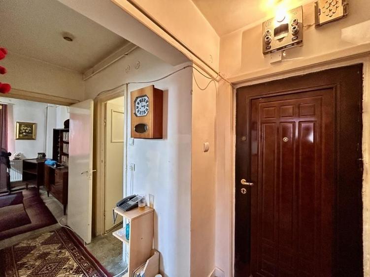 Apartament cu 2 camere decomandat, mobilat în Central