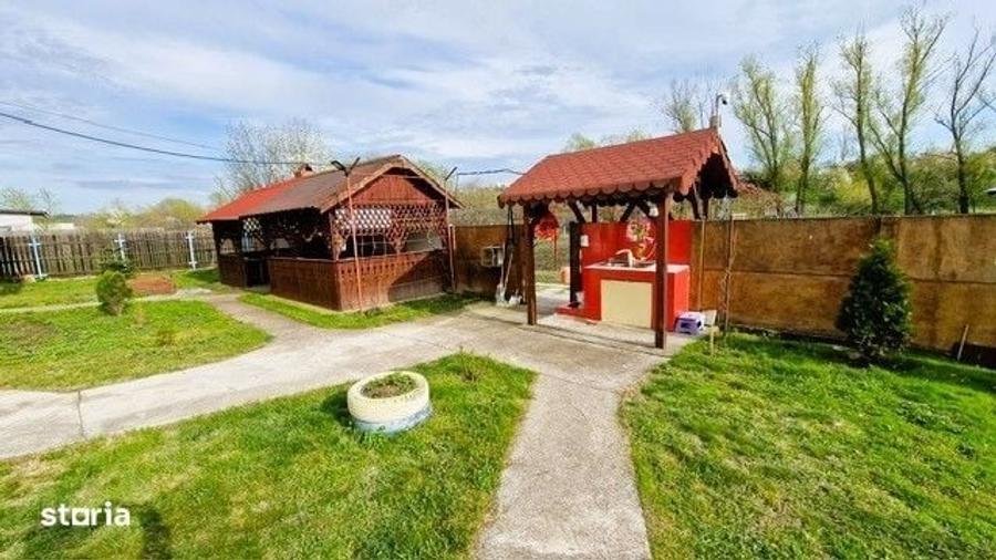 Casă cu 4 camere cu Teren 1500 Mp în Turia