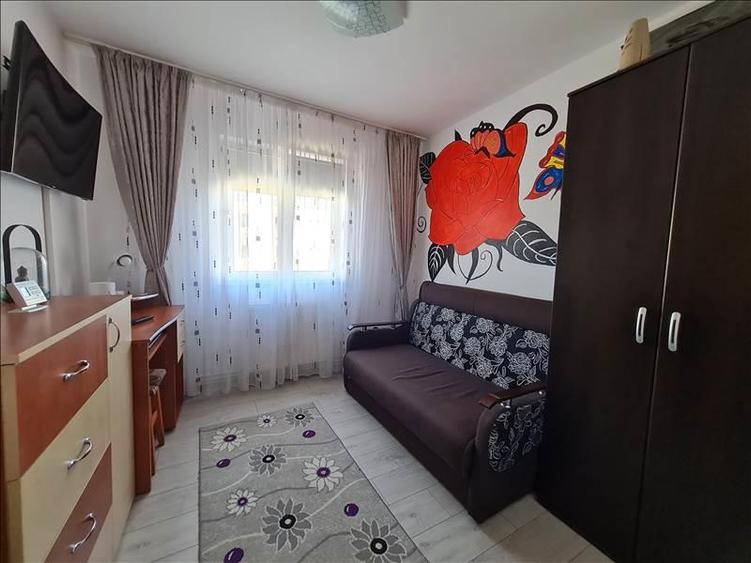 Apartament cu 2 camere semidecomandat, mobilat în Florilor