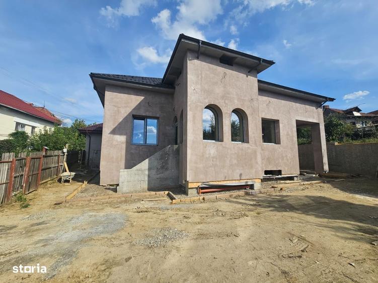 Casă cu 4 camere în Curtea de Argeș