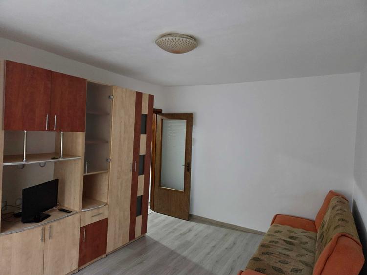 Apartament cu 2 camere semidecomandat în Exterior Vest