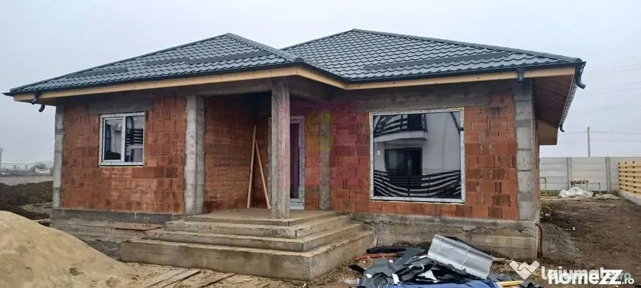 Casă cu 4 camere cu Teren 478 Mp în Săbăreni