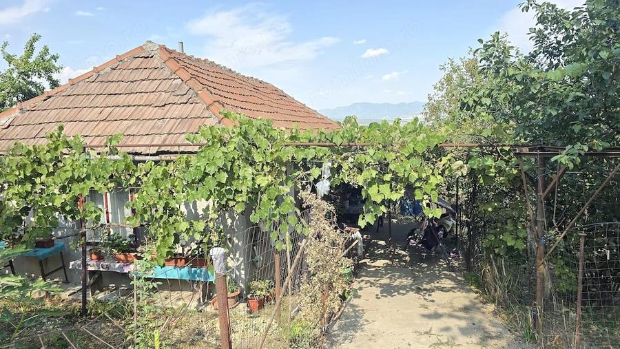 Casă cu 2 camere cu Teren 411 Mp în Viile Noi