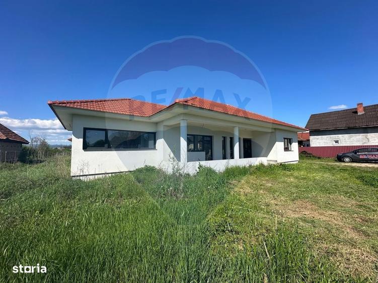 Casă cu 4 camere decomandat în Central
