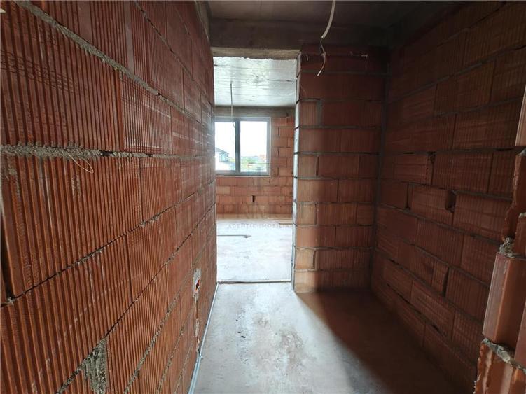 Duplex cu 4 camere cu Canalizare în Moșnița Nouă