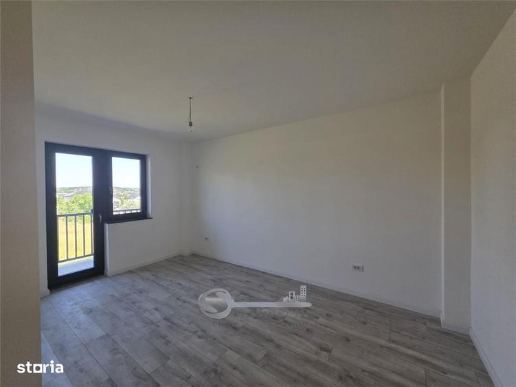 Apartament cu 3 camere decomandat în Rediu