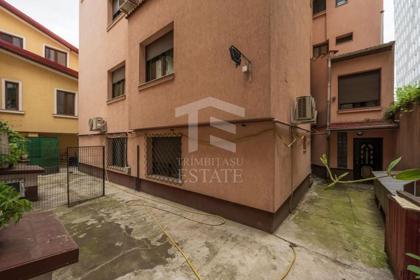 Casă individuală cu 40 camere cu Canalizare în Ultracentral