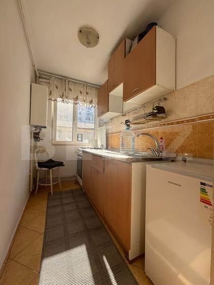 Apartament cu 2 camere semidecomandat, mobilat în Micro 4