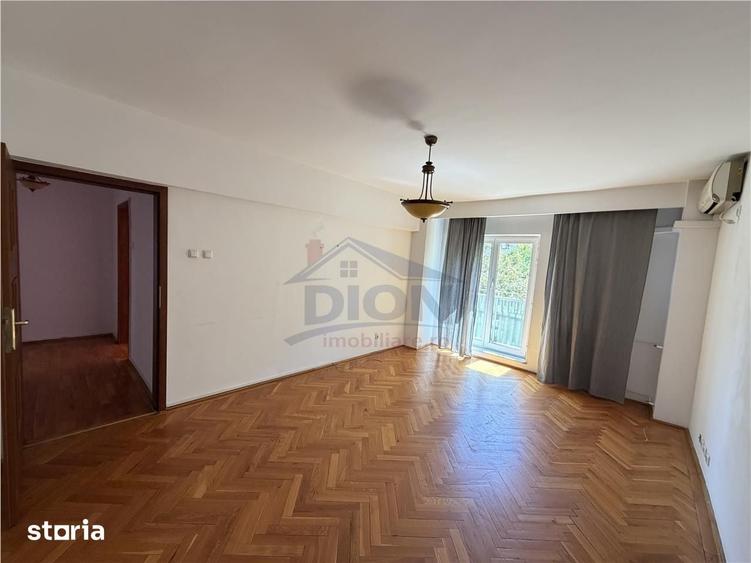 Apartament cu 4 camere în Unirii