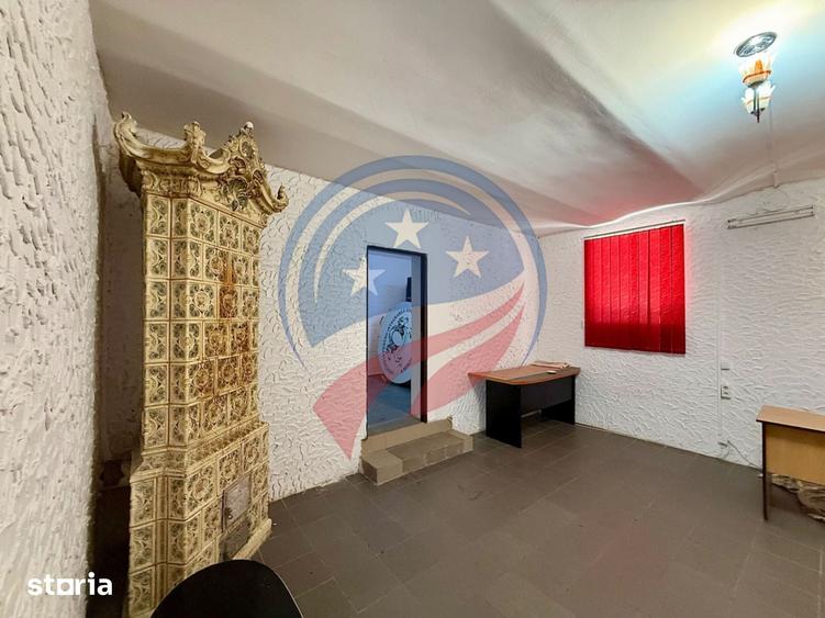 Casă cu 10 camere cu Teren 801 Mp în Ultracentral