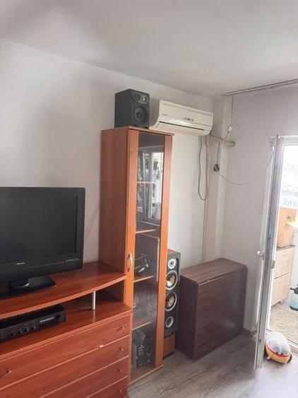 Apartament cu 3 camere decomandat, mobilat în Lujerului