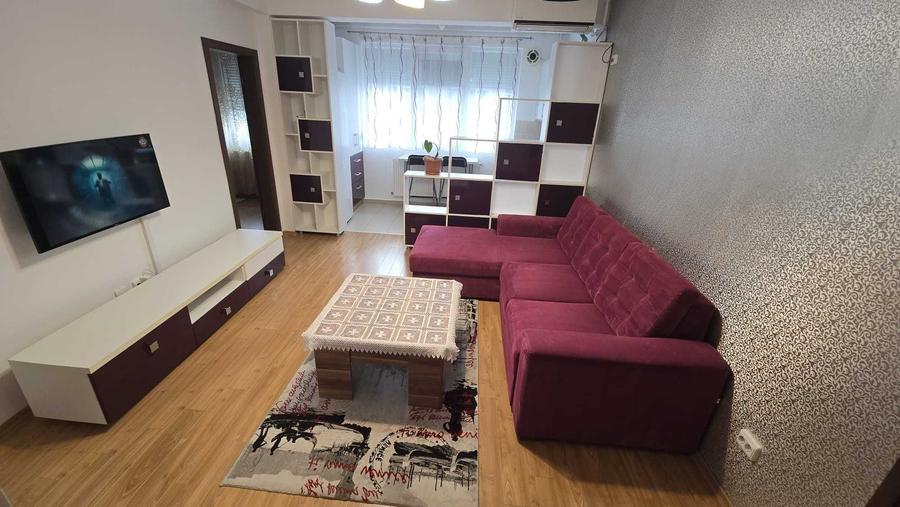 Apartament cu 3 camere semidecomandat în Central