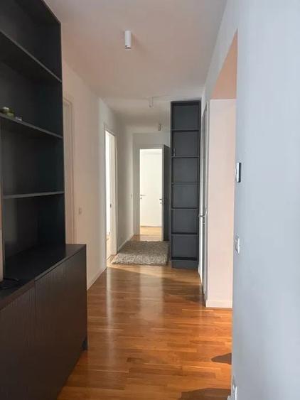Apartament cu 3 camere semidecomandat, mobilat în 1 Mai