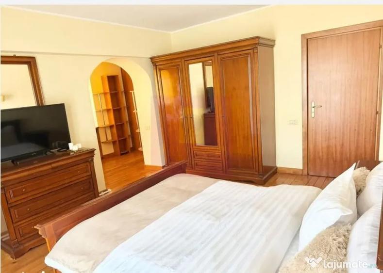 Apartament cu 4 camere decomandat în Unirii