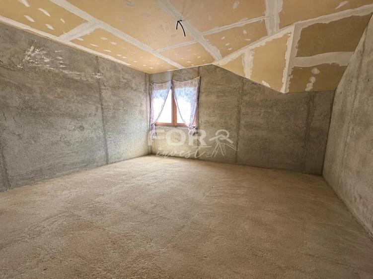 Casă cu 5 camere cu Teren 522 Mp în Sântandrei