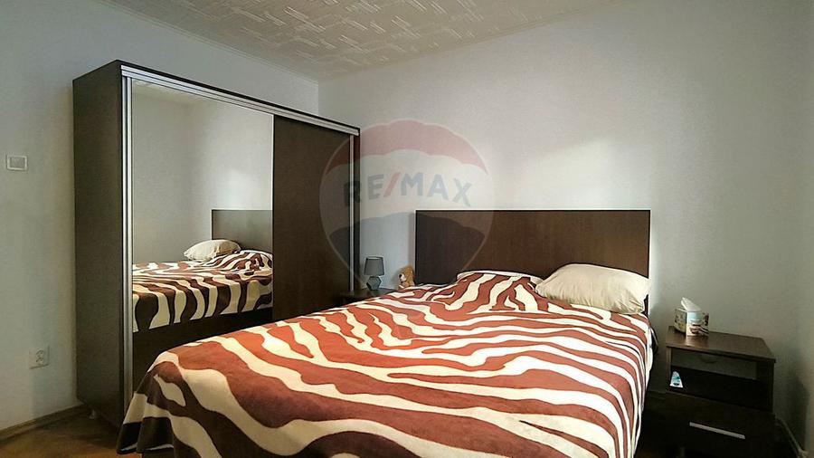 Apartament cu 4 camere semidecomandat în Central
