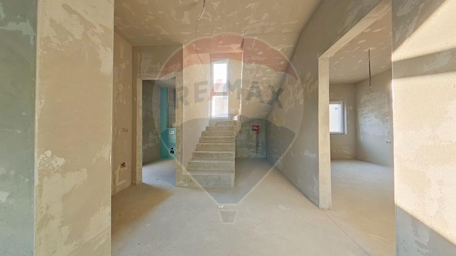 Duplex cu 5 camere cu Teren 249 Mp în Chinteni