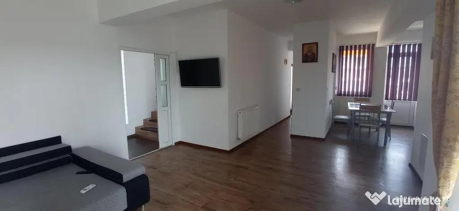 Apartament cu 4 camere decomandat în Sânmartin
