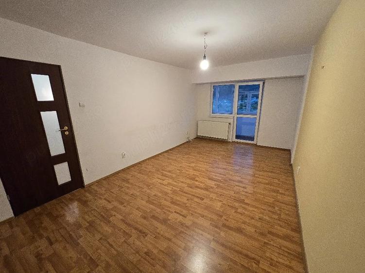 Apartament cu 3 camere decomandat în Sud