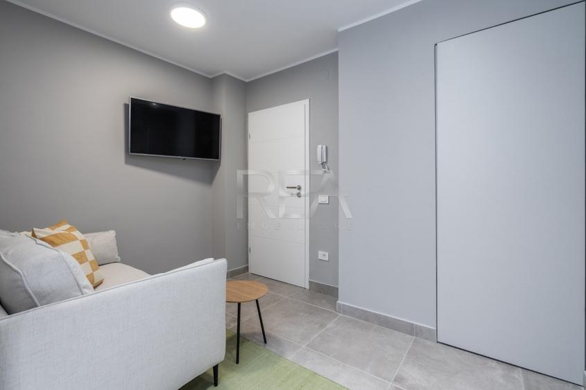 Apartament cu 5 camere decomandat, mobilat în Universitate