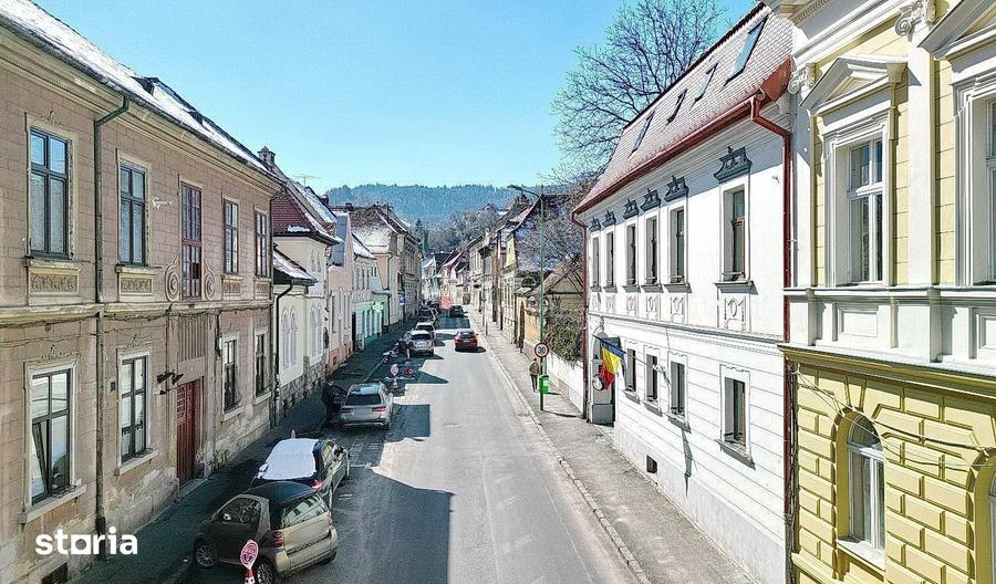 Spațiu comercial, de 1,400 mp, în Schei