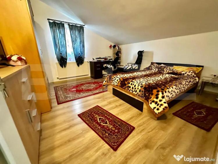 Casă cu 8 camere cu Teren 1000 Mp în Bărăbanț