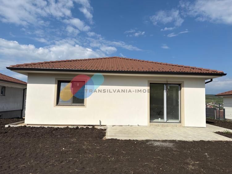 Casă individuală cu 4 camere cu Canalizare în Chinteni
